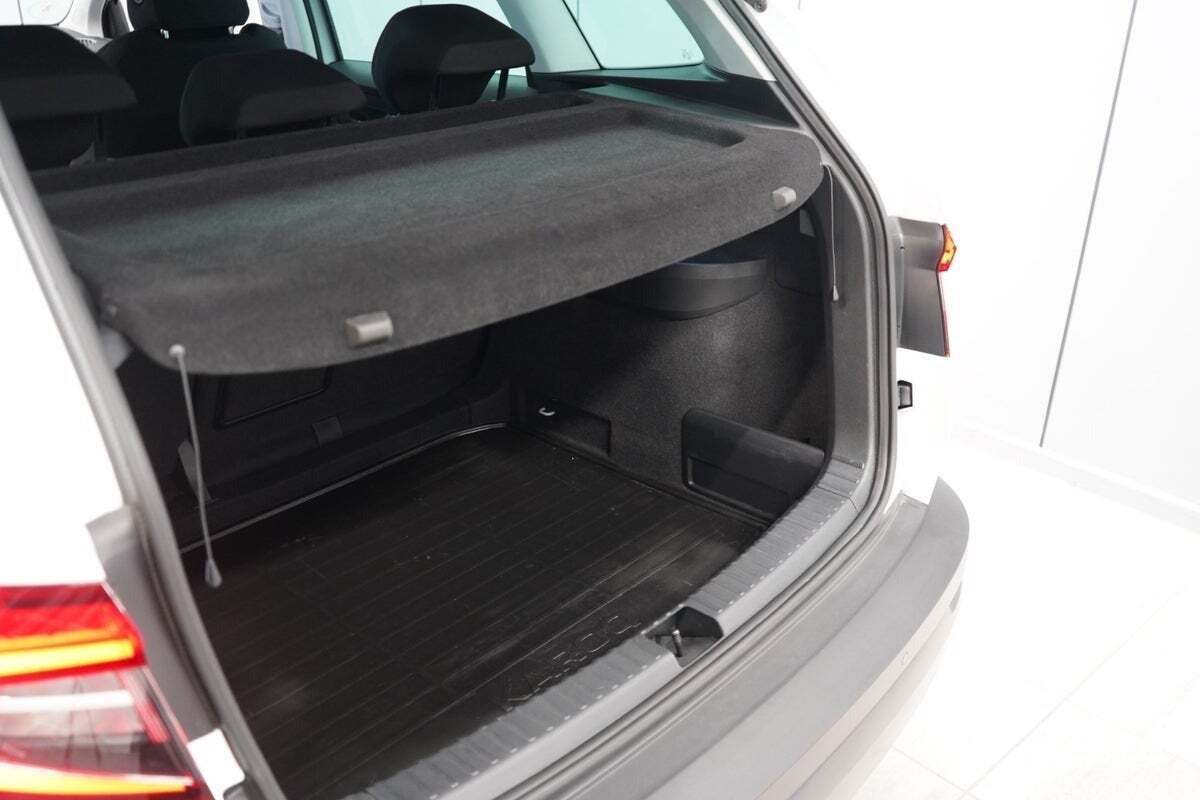 Hvid Skoda Karoq fra 2020