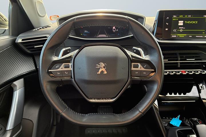 Beige Peugeot 2008 fra 2020