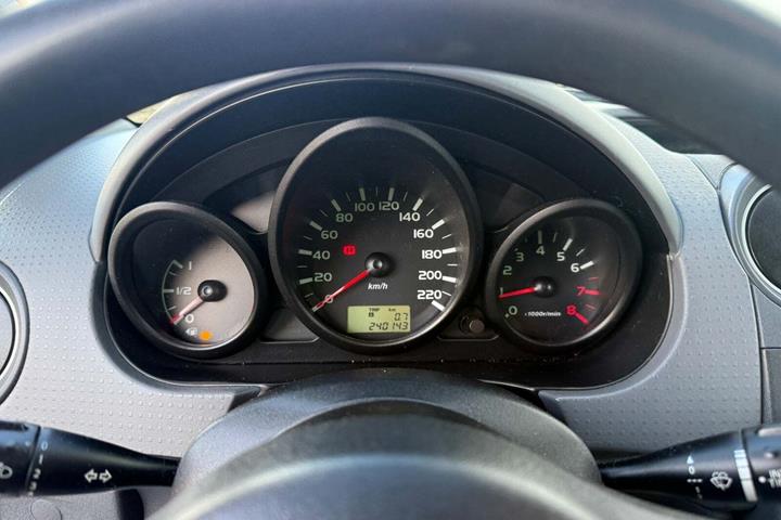 undefined Mitsubishi Colt fra 2005 set indefra