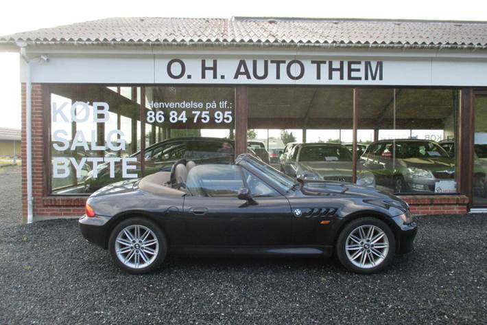 Sort BMW Z3 fra 1999 set udefra