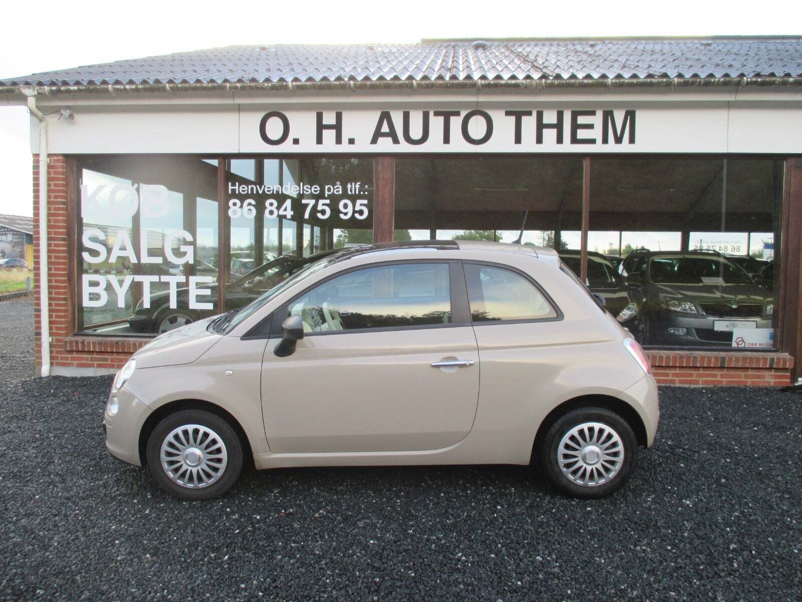 Beige Fiat 500 fra 2013