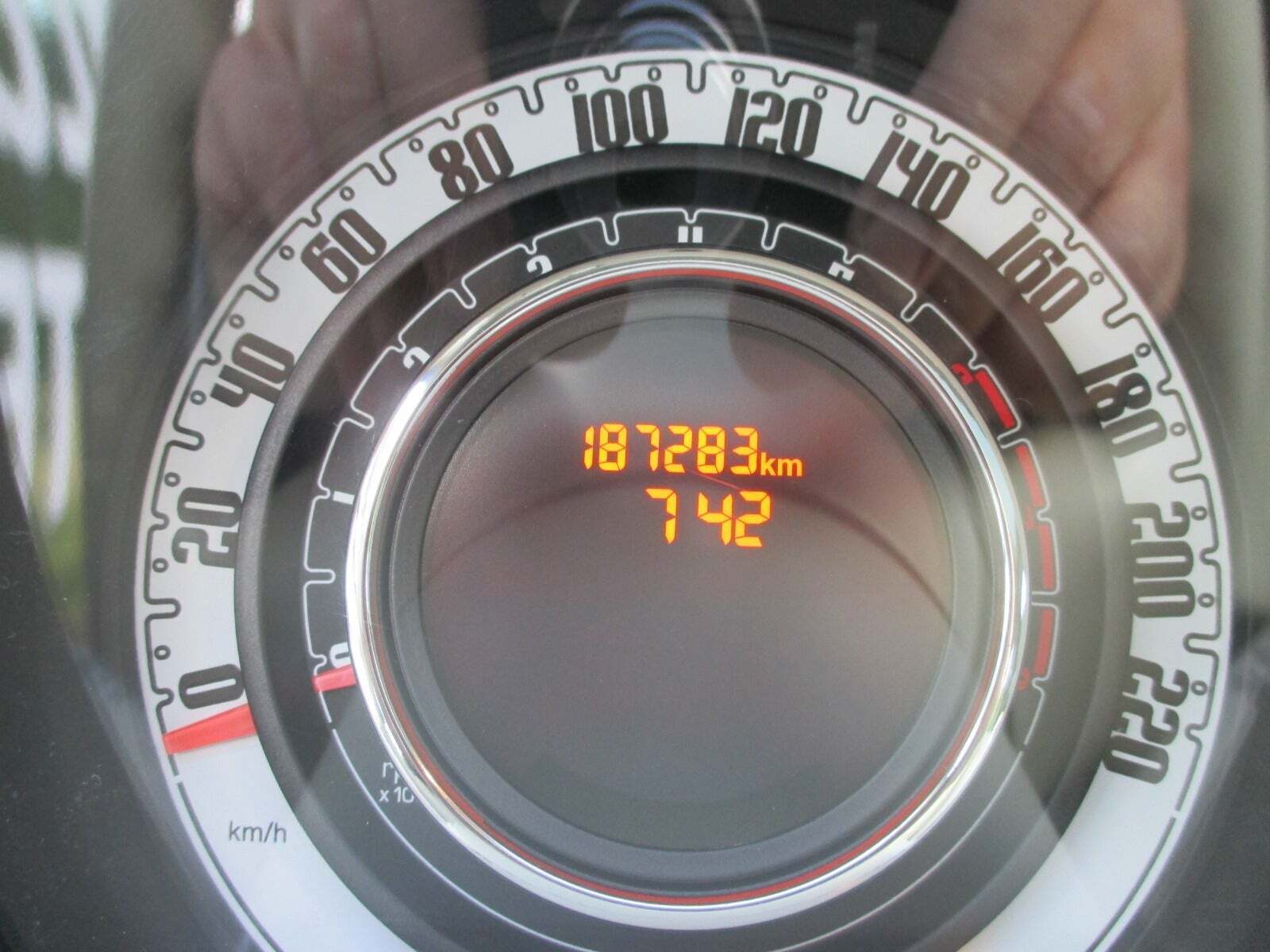 Beige Fiat 500 fra 2013