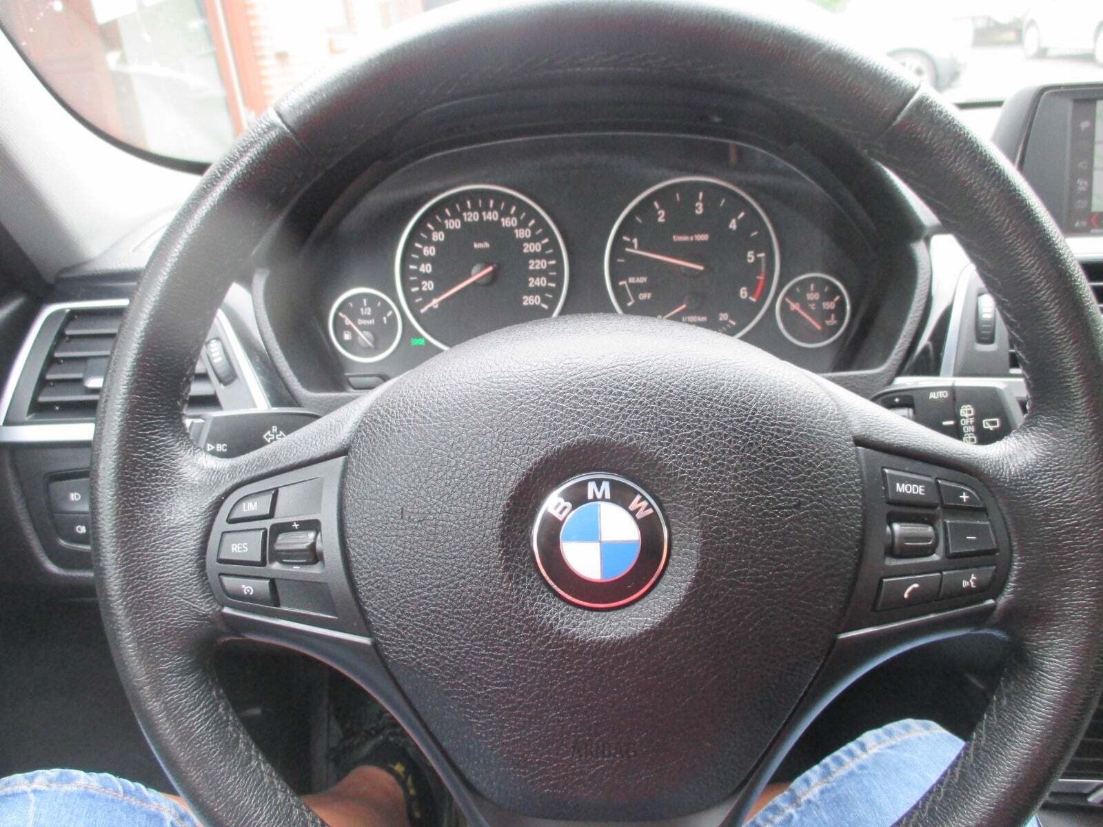 Sort BMW 320d fra 2018