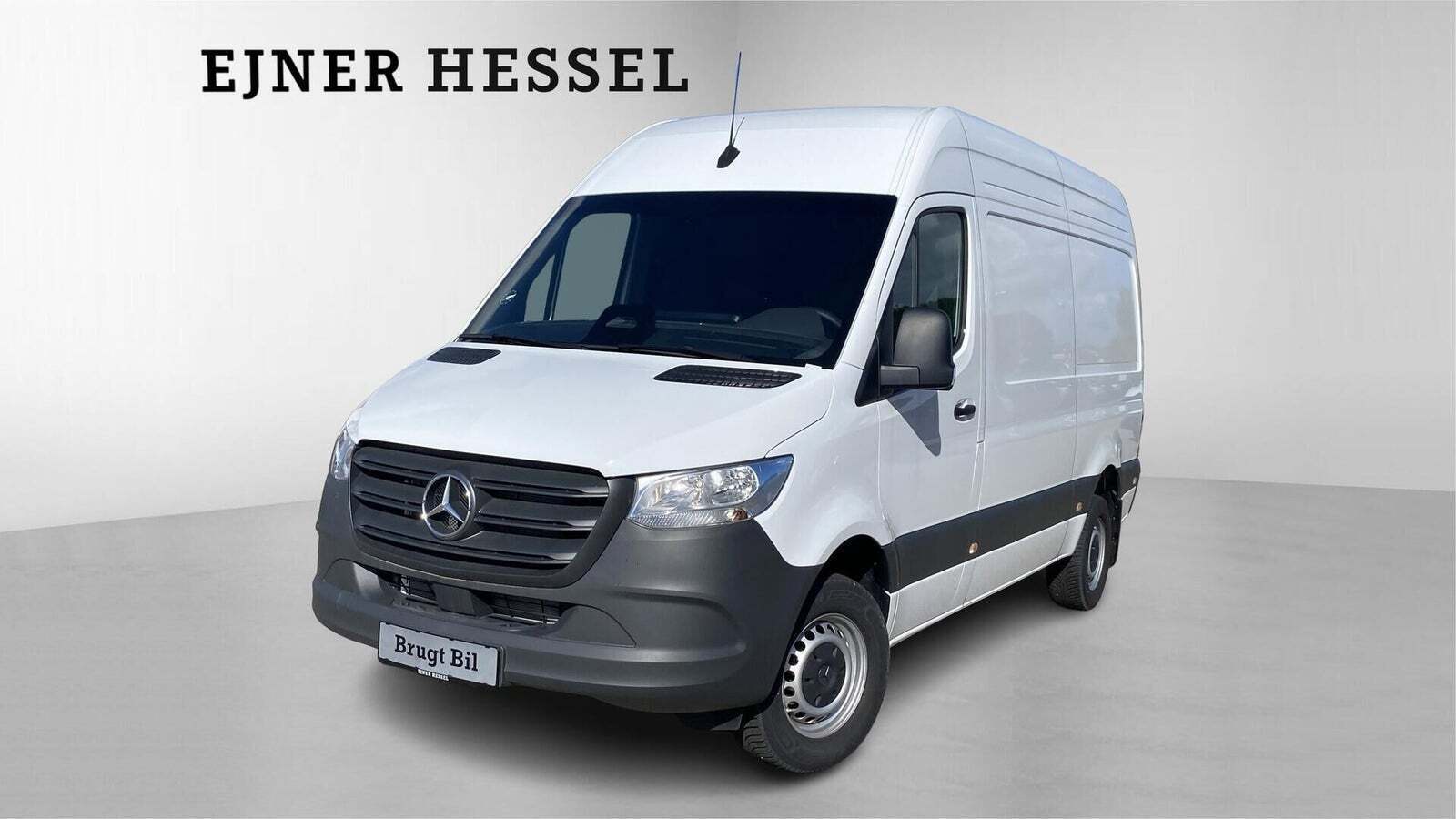 Hvid Mercedes Sprinter 317 fra 2024