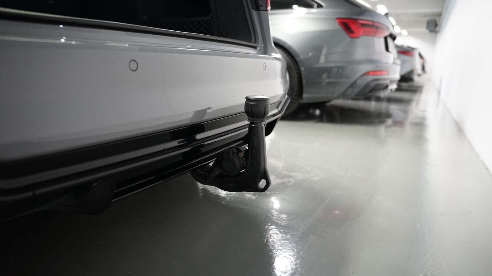 Grå Audi RS4 fra 2019