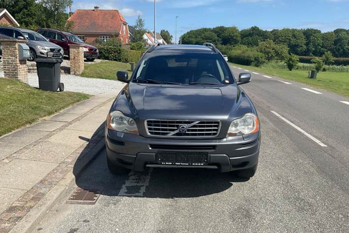 Grå Volvo XC90 fra 2007