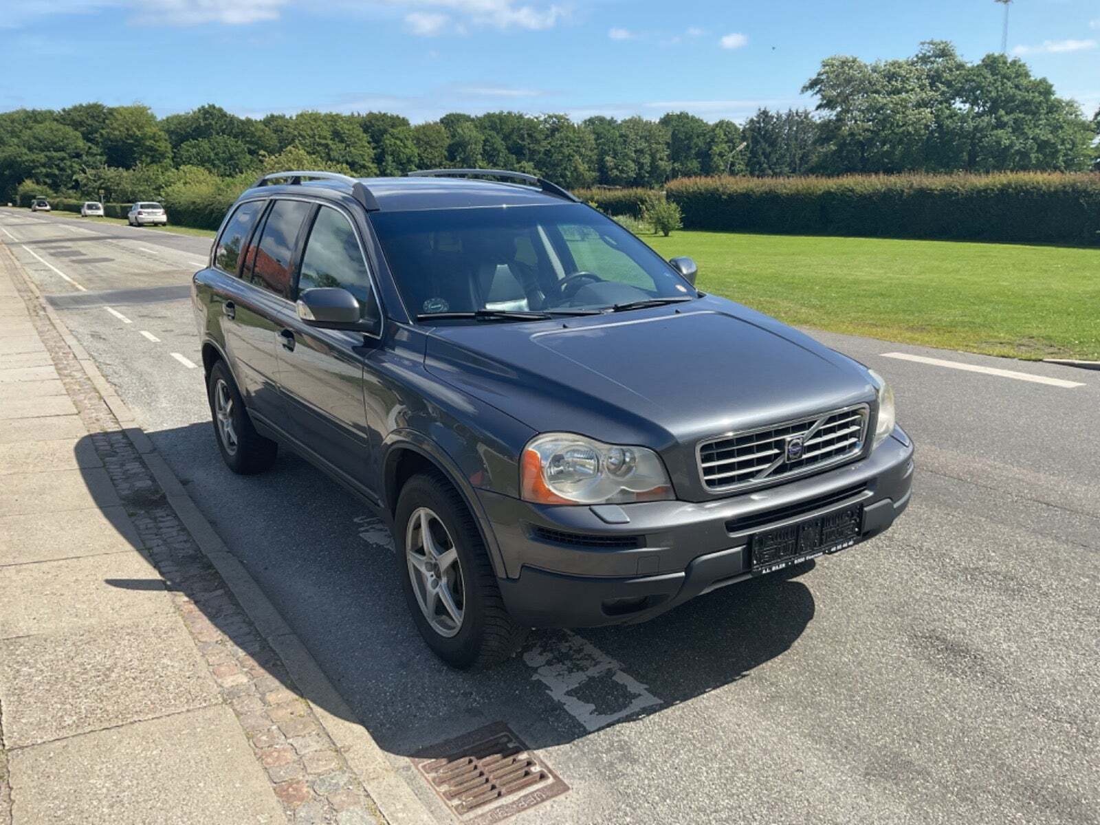 Grå Volvo XC90 fra 2007