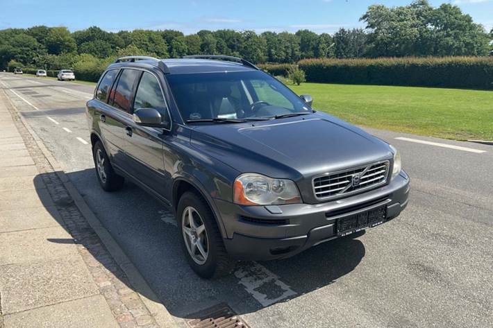 Grå Volvo XC90 fra 2007