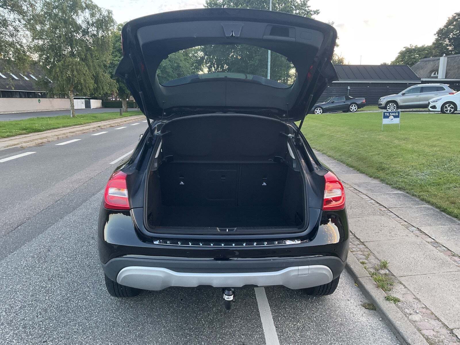 Sort Mercedes GLA200 d fra 2018 set udefra