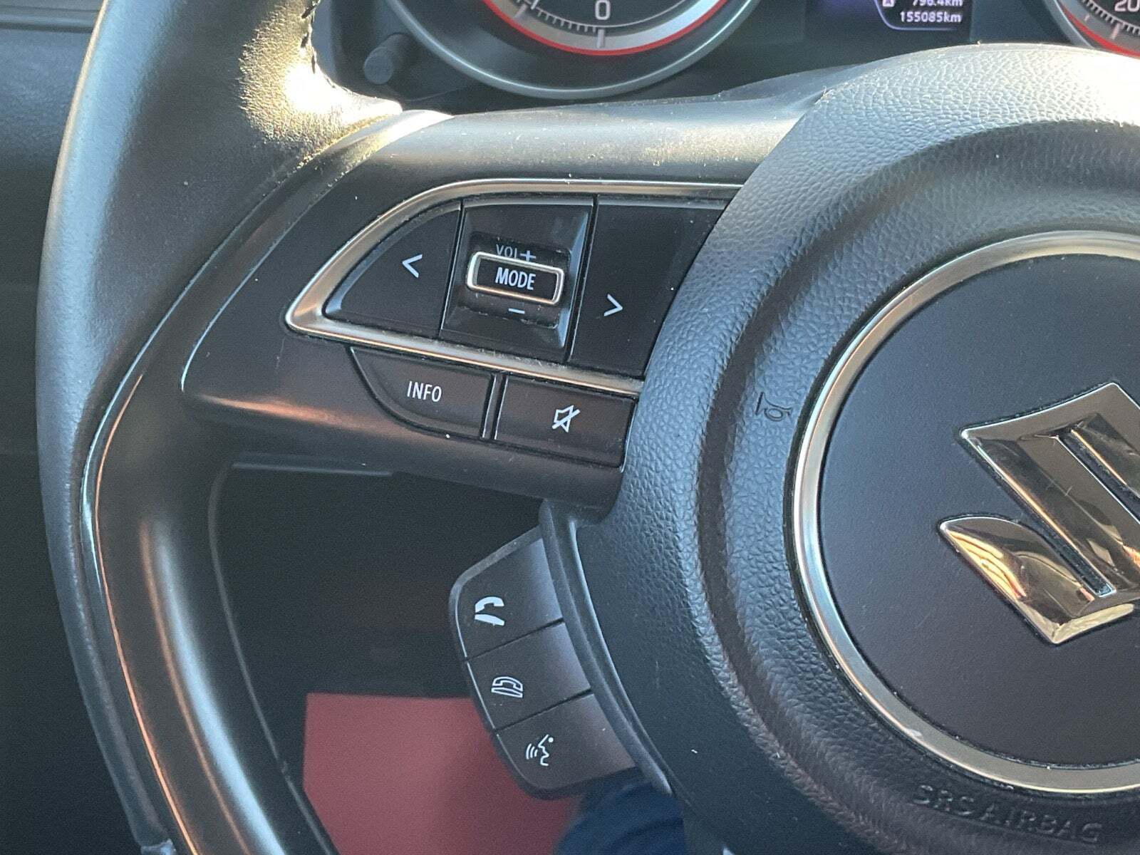 Grå Suzuki Swift fra 2019