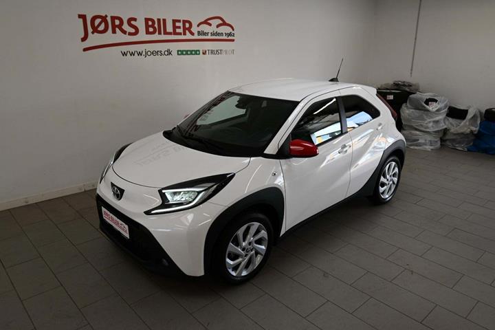 Hvid Toyota Aygo X fra 2024