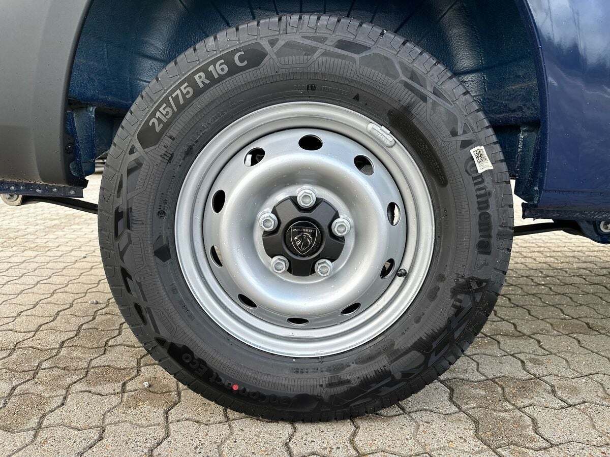 Blå Peugeot Boxer 335 fra 2025