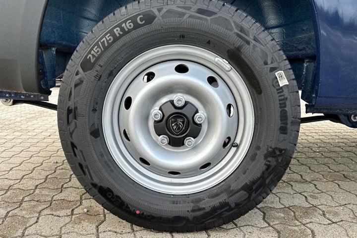 Blå Peugeot Boxer 335 fra 2025
