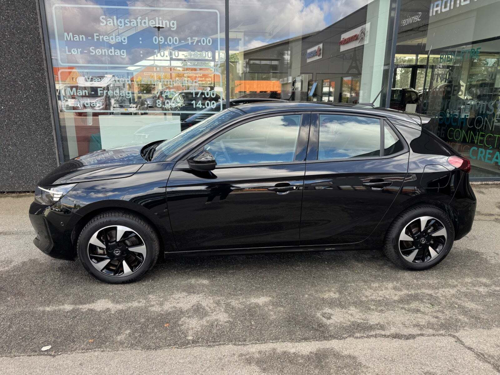 Sort Opel Corsa-e fra 2024