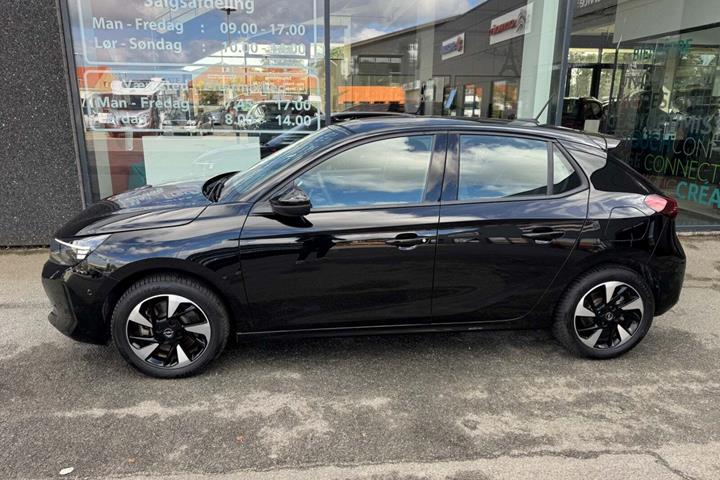Sort Opel Corsa-e fra 2024