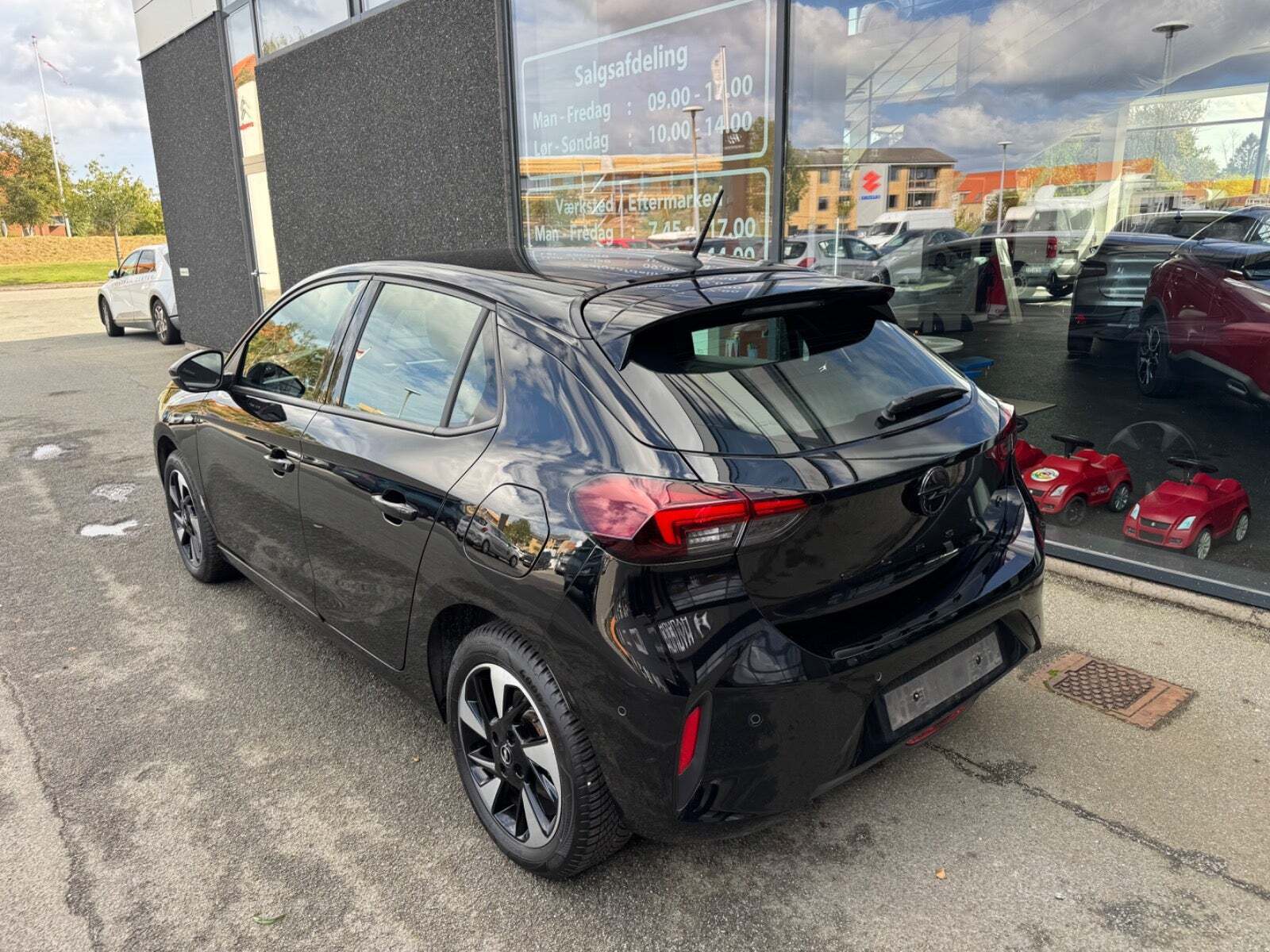 Sort Opel Corsa-e fra 2024