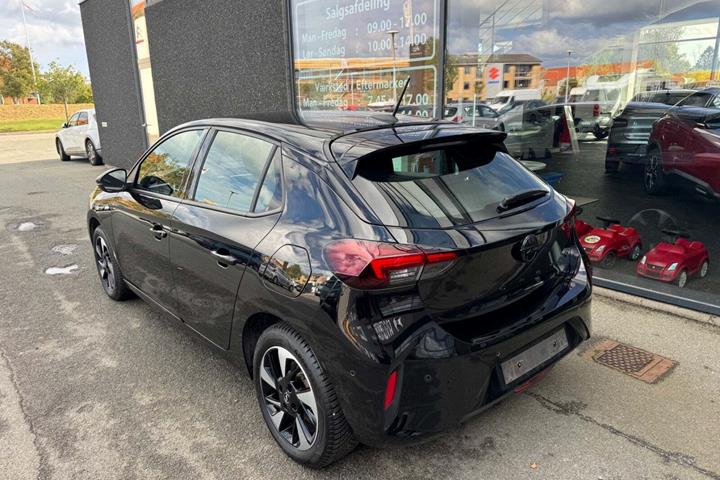 Sort Opel Corsa-e fra 2024
