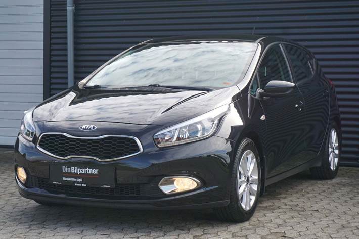 Sort Kia Ceed fra 2015 set udefra