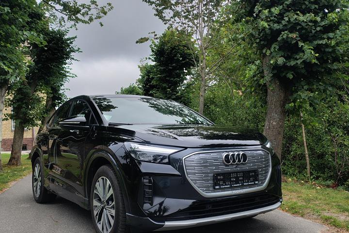 Sort Audi e-tron fra 2023