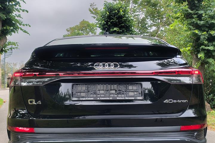 Sort Audi e-tron fra 2023