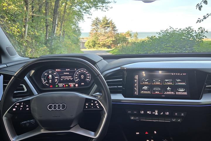 Sort Audi e-tron fra 2023