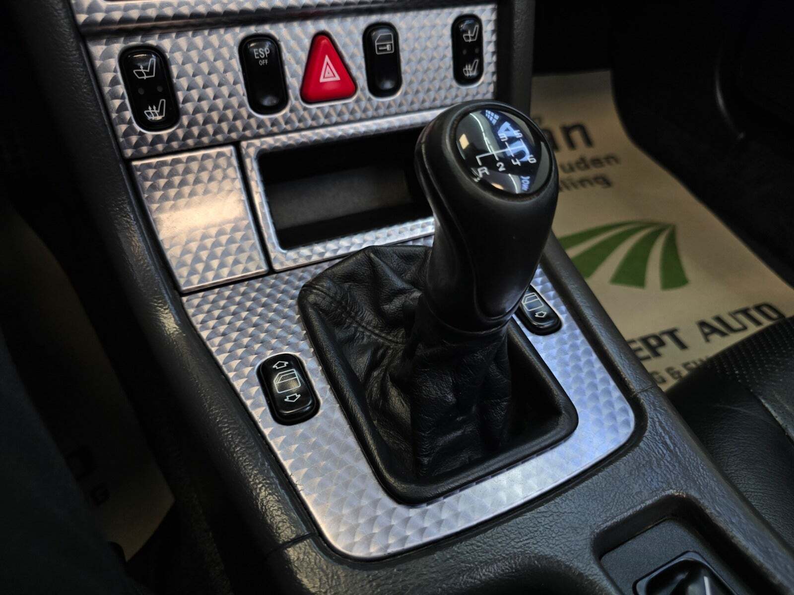 Sølv Mercedes SLK200 fra 2000