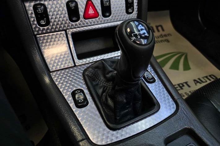 Sølv Mercedes SLK200 fra 2000