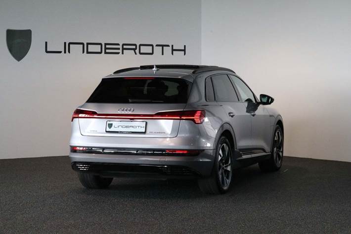Sølv Audi e-tron fra 2022