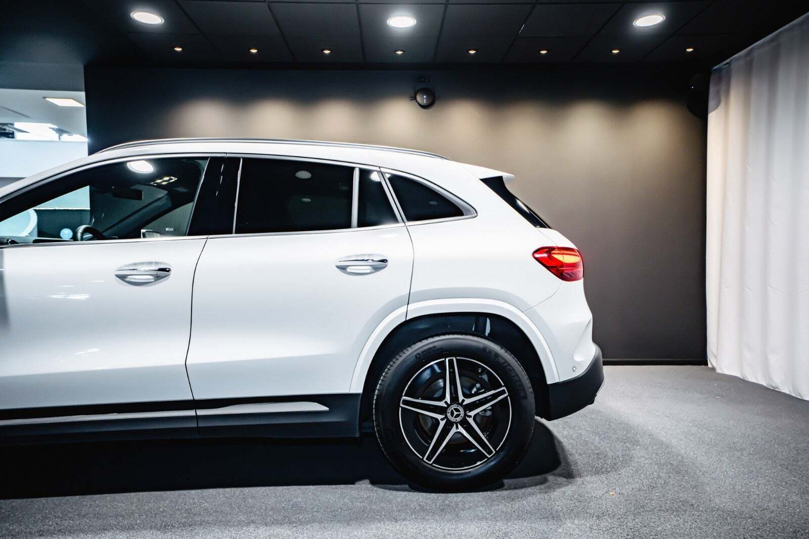 Hvid Mercedes EQA250+ fra 2025