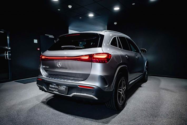Grå Mercedes EQA250+ fra 2025