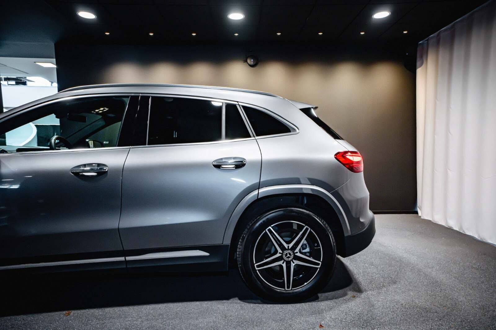 Grå Mercedes EQA250+ fra 2025