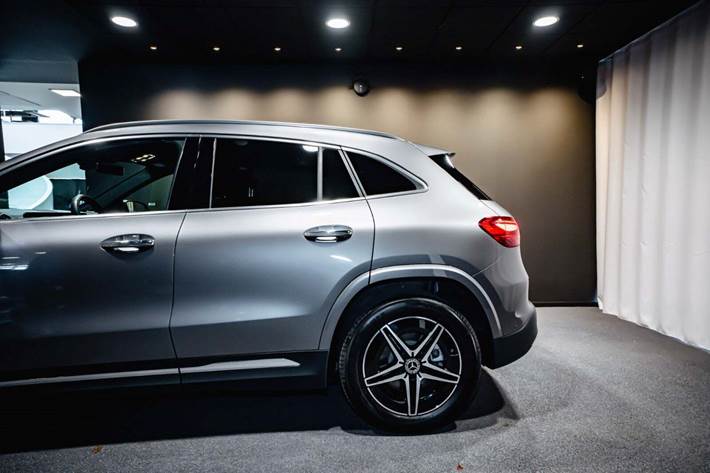Grå Mercedes EQA250+ fra 2025