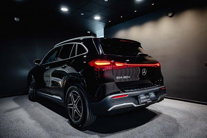 Sort Mercedes EQA250+ fra 2025