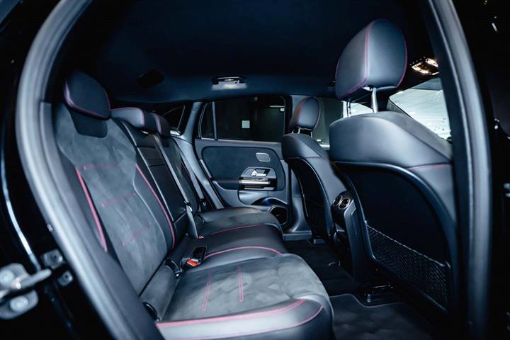 Sort Mercedes EQA250+ fra 2025