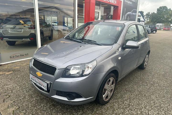 Grå Chevrolet Aveo fra 2011 set udefra