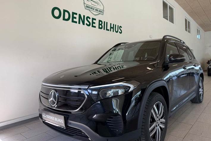 Sort Mercedes EQB250+ fra 2023 set udefra