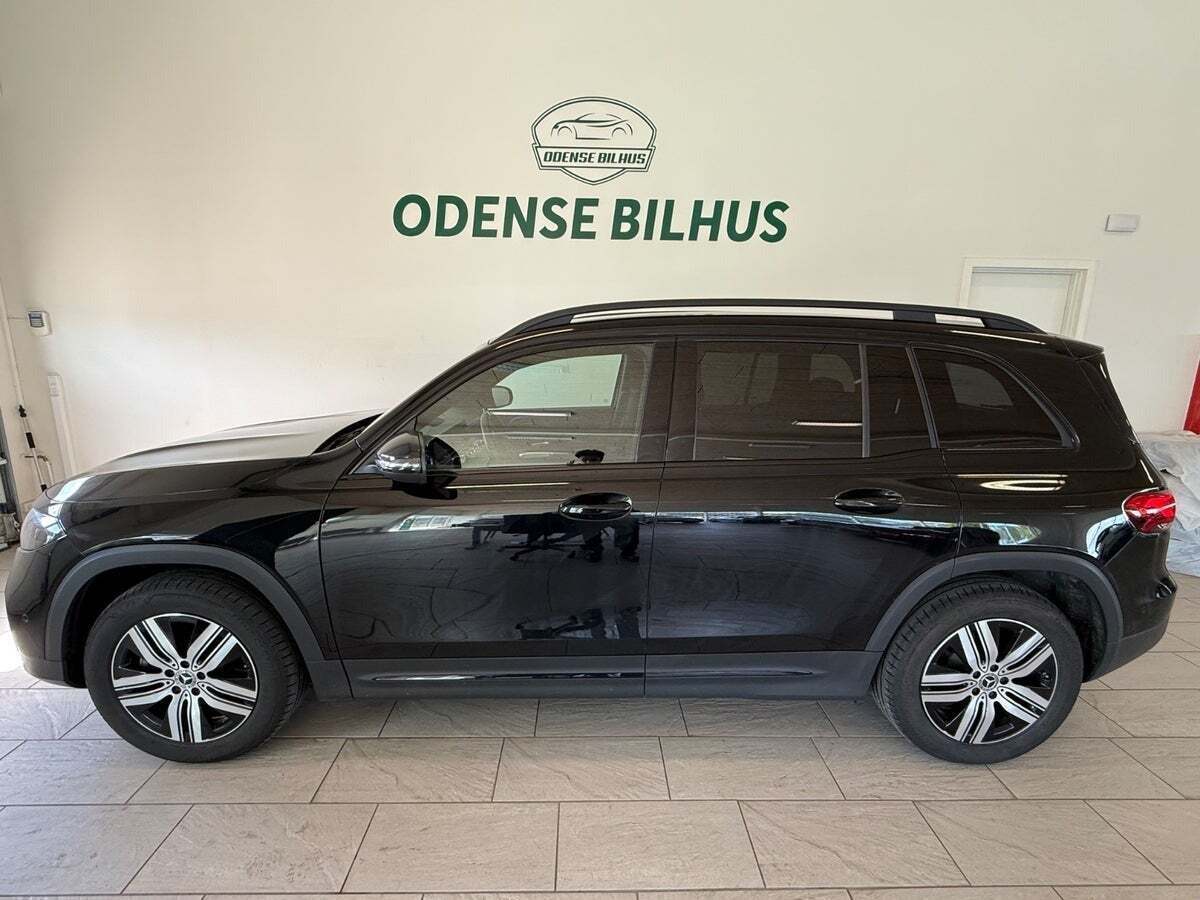 Sort Mercedes EQB250+ fra 2023