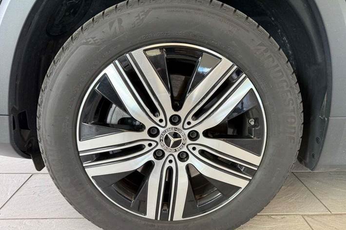 Sort Mercedes EQB250+ fra 2023