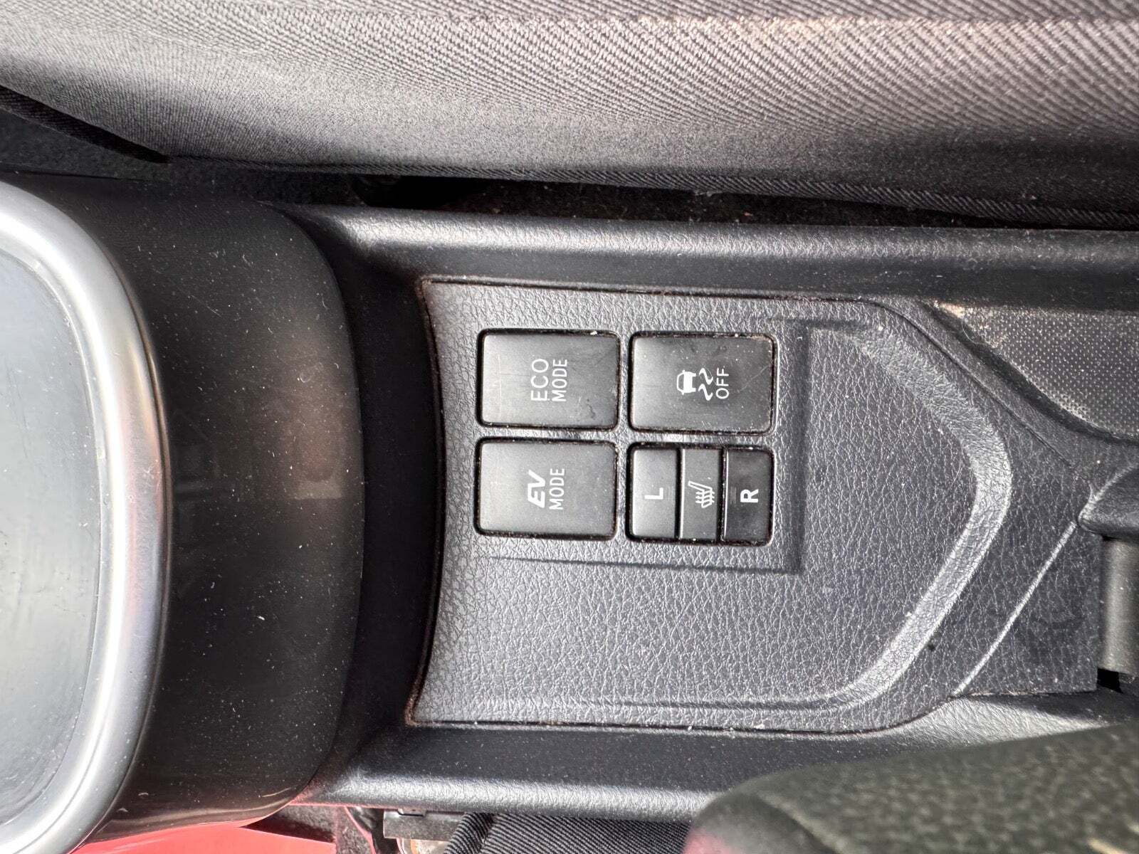 Rød Toyota Yaris fra 2015