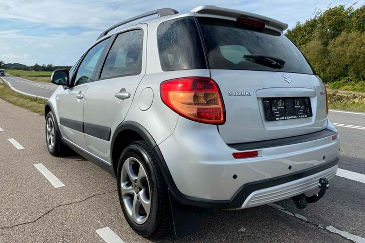 Sølv Suzuki SX4 fra 2008