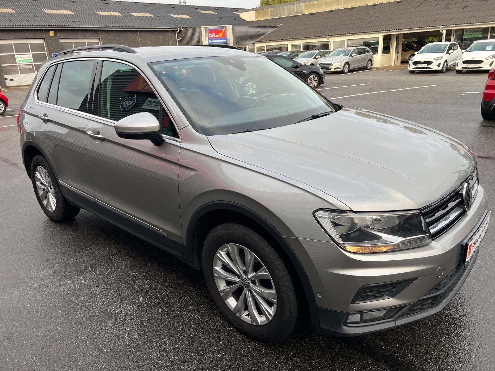Grå VW Tiguan fra 2018