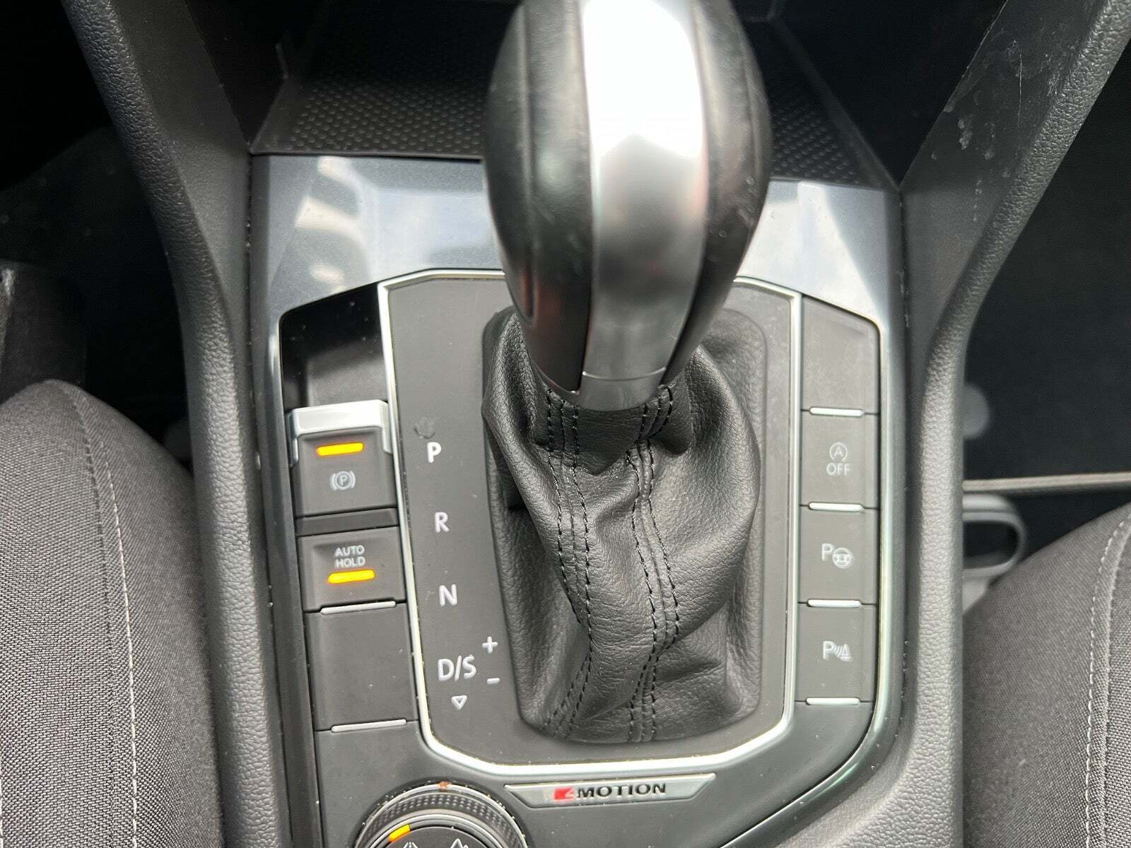 Grå VW Tiguan fra 2018