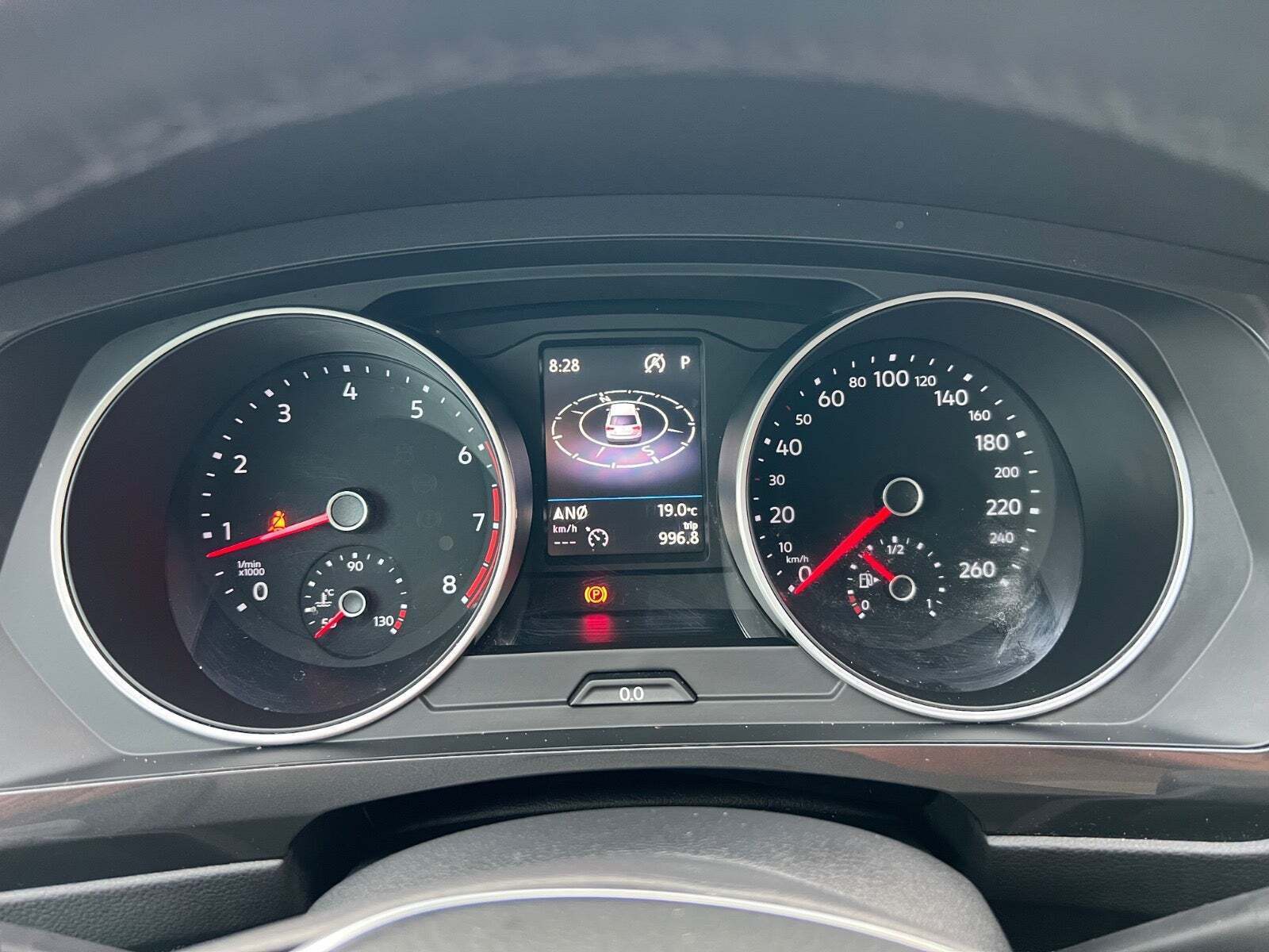 Grå VW Tiguan fra 2018