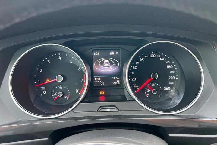 Grå VW Tiguan fra 2018
