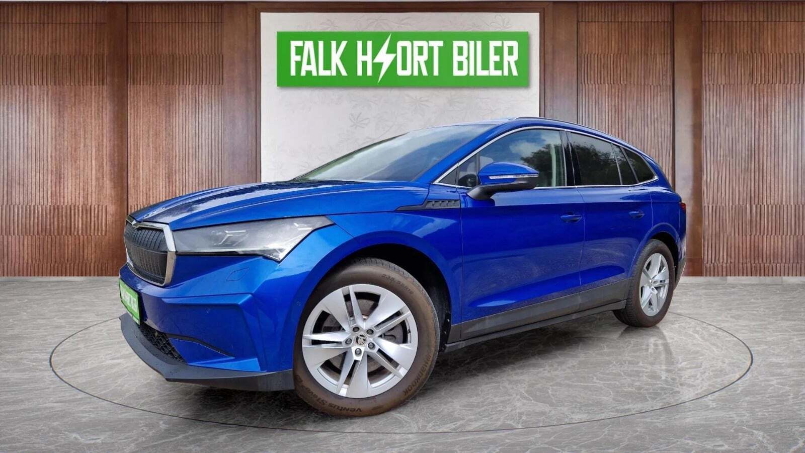 Blå Skoda Enyaq fra 2022 set udefra