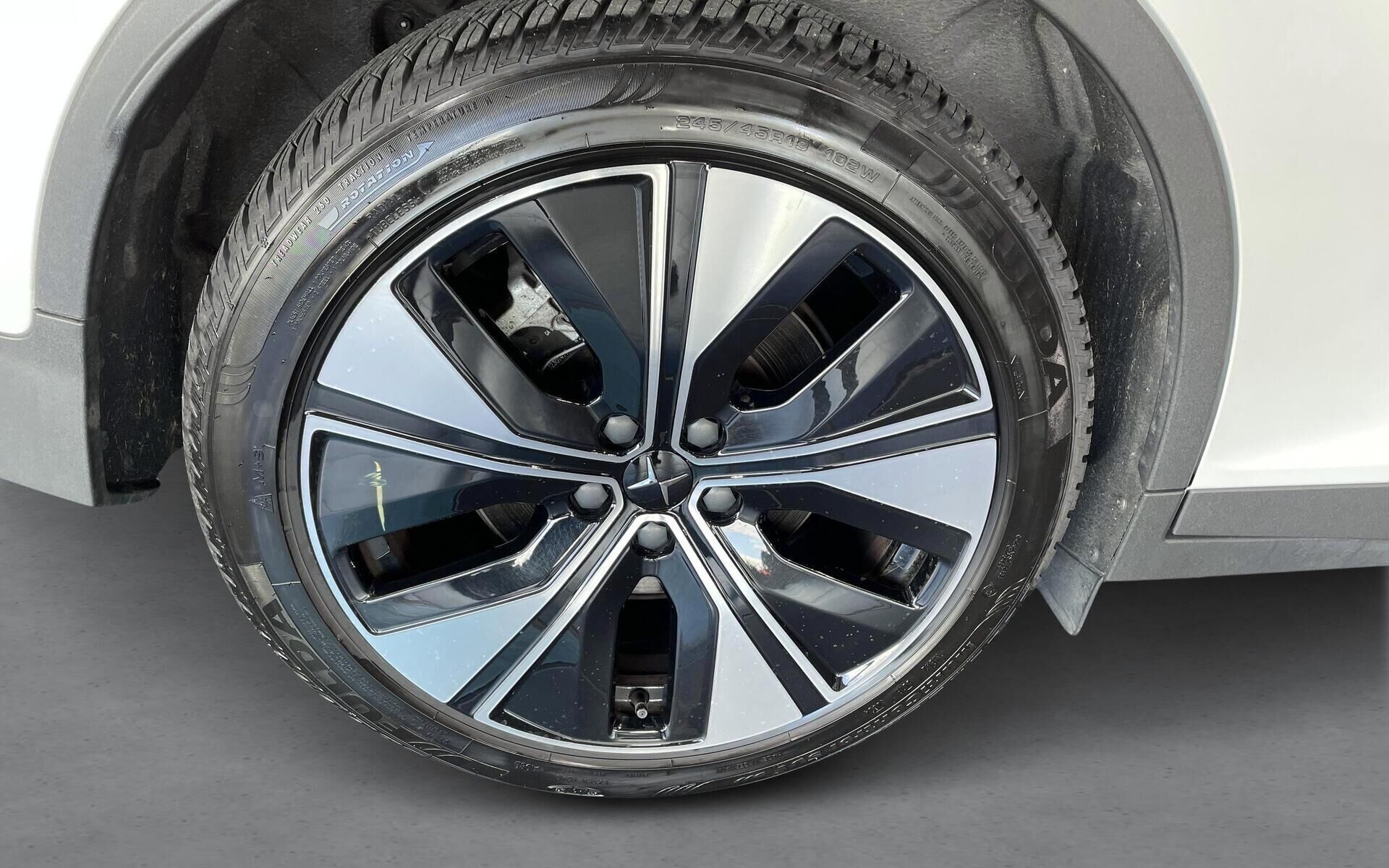 Hvid Polestar 2 fra 2024