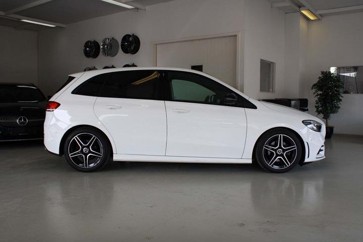 Hvid Mercedes B200 d fra 2020