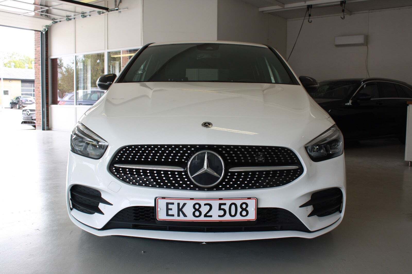 Hvid Mercedes B200 d fra 2020