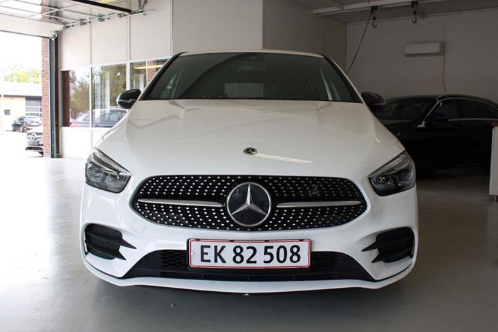 Hvid Mercedes B200 d fra 2020