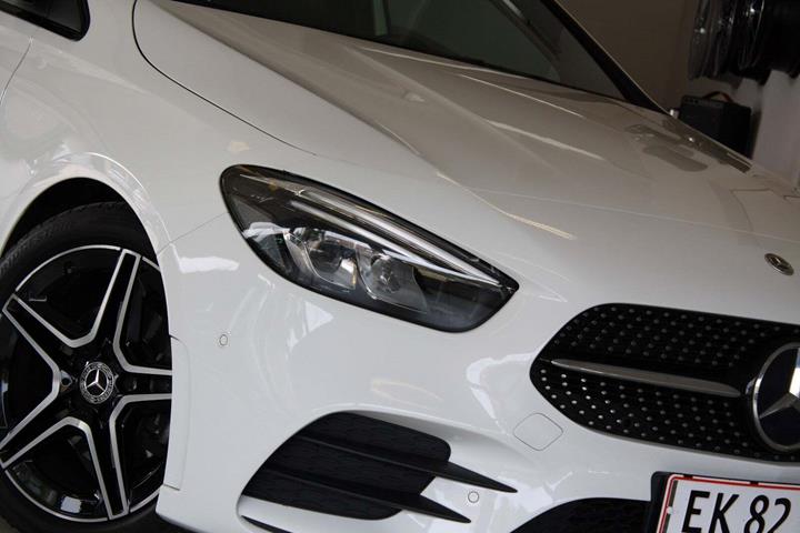 Hvid Mercedes B200 d fra 2020